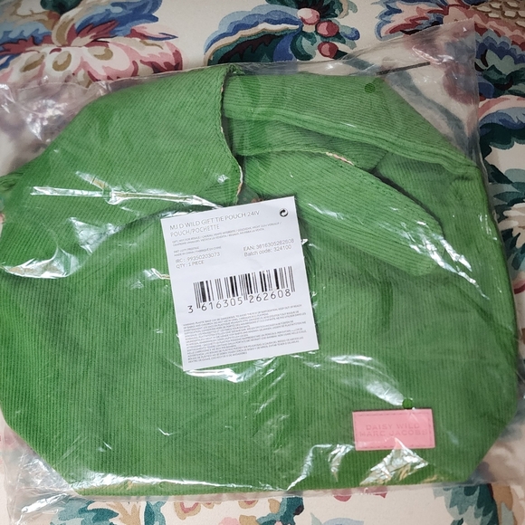 Marc Jacobs Daisy Corduroy Pouch NWT - Picture 7 of 7